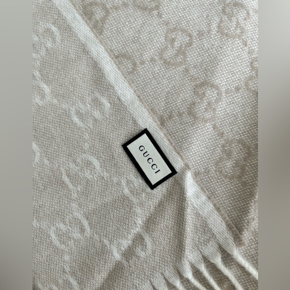 New With Tags Gucci Nikky Wool Alpaca Monogram Web Beige Scarf Shawl Fringe - Picture 7 of 16